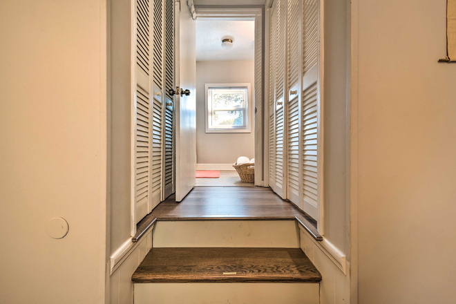 Stairs to private bathroom - Walk to MARTA and Emory Shuttle - Furnished 1 Bed/1 Bath Private Apartment in Quiet Neighborhood