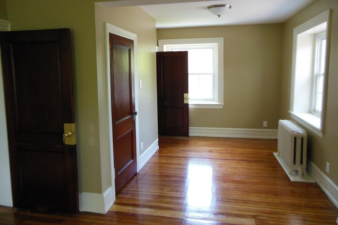 Master Bdrm - room lock, closet, full bath - Stunning Student/Faculty House Rental