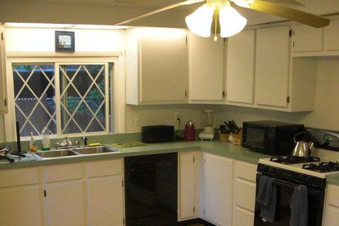 kitchen - 1st Floor Bedroom w/Priv Bath in the Prestigious Spring Hill Area House