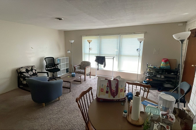 Living room - Riverside park apartments