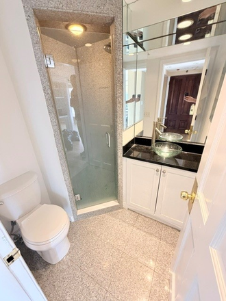 ' - NO BROKER FEE 2.5 BED 3 BATH