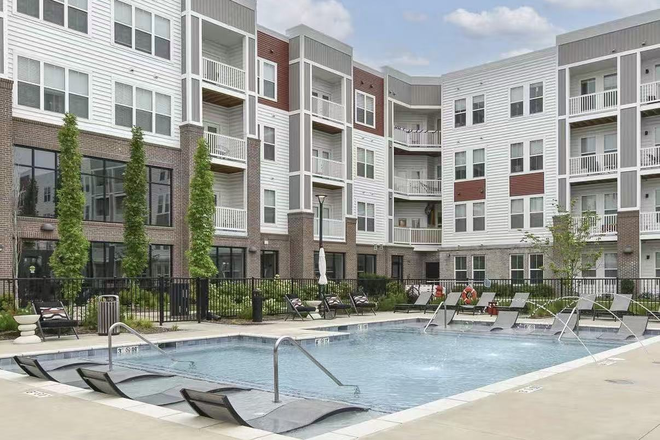 Outside Pool - Close to Campus Apartment Sublease w/ $2000 off first month