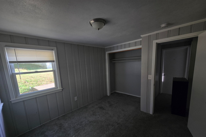 Bedroom - Bedroom at Knollwood Apartment (3 min drive to campus)