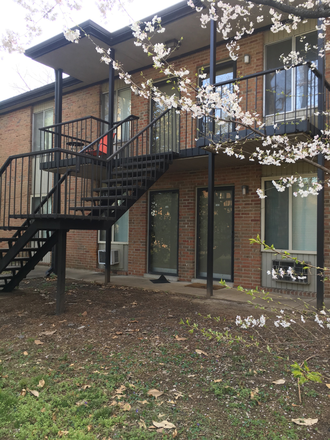 Entrance to Unit L3 - Perfect location for easy access to Vanderbilt, shopping and the airport.