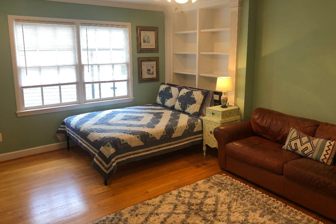 Room with hardwoods and area rug. - $900 /room for rent; great location close to DC! (Bethesda, AU,GU, NIH)