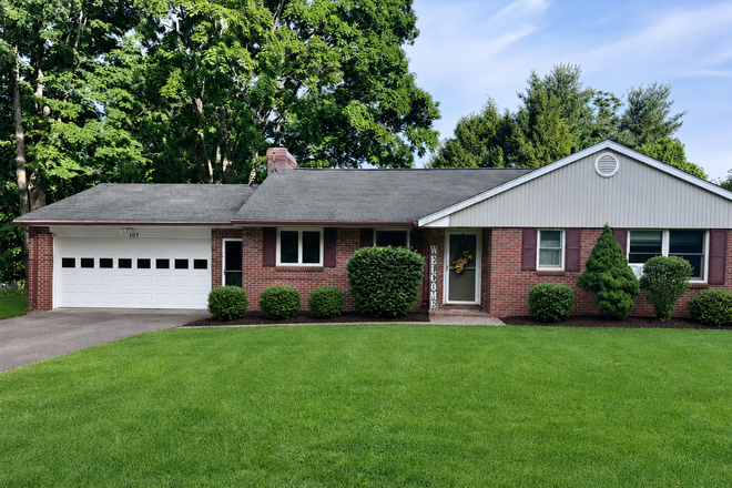 Front Yard, Driveway, plus 2 car Garage - 4BR/2BATH Immaculate House in Hadley includes LAWNCARE/SNOW REMOVAL