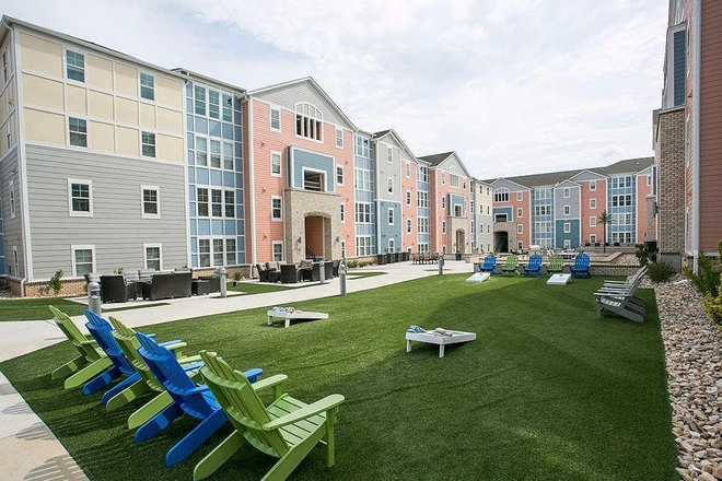 Outside - The Oasis, A VUE Community Apartments