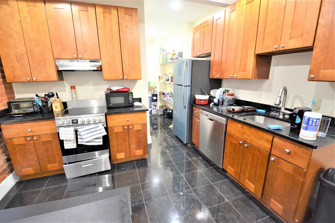 kitchen - Amazing 4 Bedroom 2BA on Hemenway St! Avail 9/1/26
