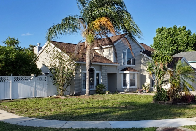 Front - Great location! Nearby to UCF House