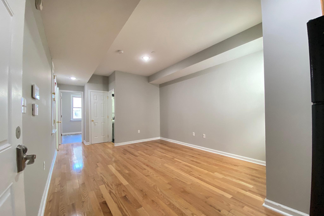 Living room, Kitchen - 1818 N 17th St Unit C Townhome