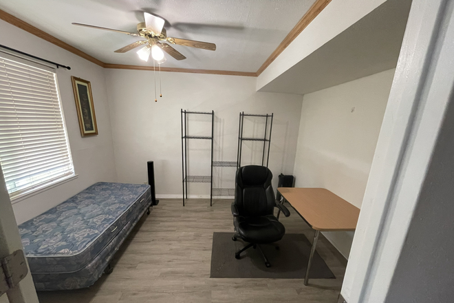 MH, BR1, AVAILABLE AFTER AUG/15/2026 - 5145 Golf Rd, Main House, ADU, pool. Merced’s most exclusive area, 1.2 miles bike/E bike to UCM.
