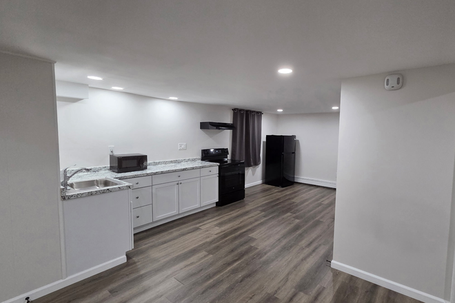 Kitchen/dining area with full-size stove and fridge - Beautiful NEW Studio Apartment, Private Entrance
