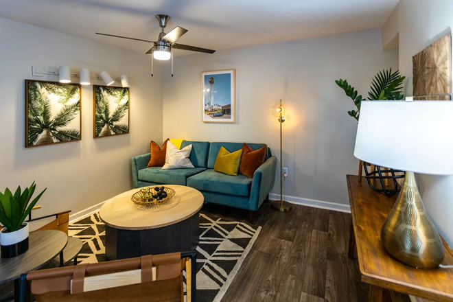 Living Room - Fully Furnished, Private Room in 2Bed/1Bath (12 mins walk from UTK)🍊 $910