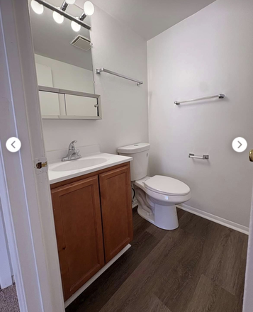 Modern Bathroom - Foxridge Collegiate Apartments
