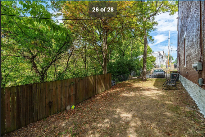 Backyard - 326 EMMING STREET, walk to UC Campus House
