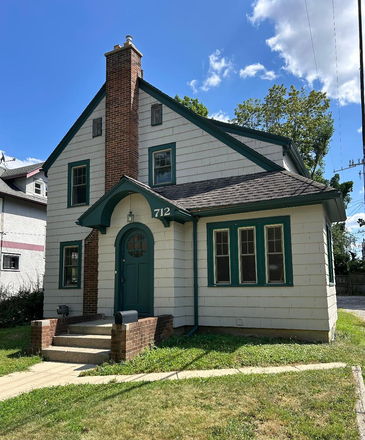 Front House - Available Now-Burns Park Ann Arbor House-3-4 Bedrooms-Walk to Campus & Downtown Near Athletic Campus