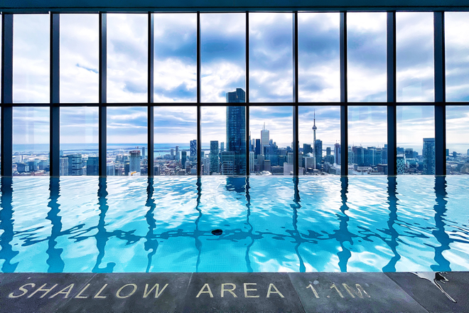Swimming pool - 2-bedroom 2-bathroom corner unit in Yonge Bay corridor