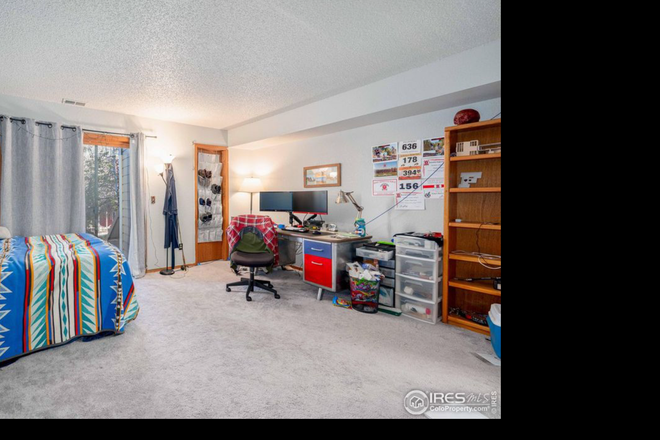 large master bedroom - Let me know if you need more photos. - Private/Master bedroom & en suite bathroom in shared Gold Run Condo!