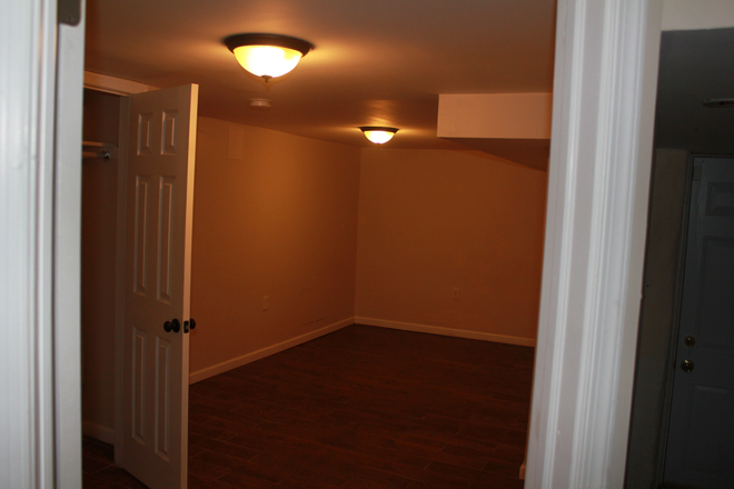 Bedroom - 5831 Woodcrest Ave