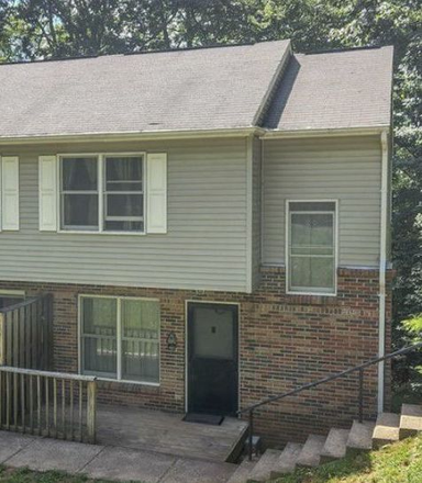 Front - MALE ONLY roommate needed for 3 bed / 1.5 bath townhouse