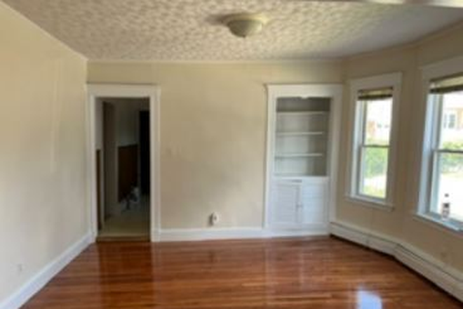 Dining Room - Clean 1st floor 2 bedroom apartment, across the street from Tisch Sports & Fitness Center