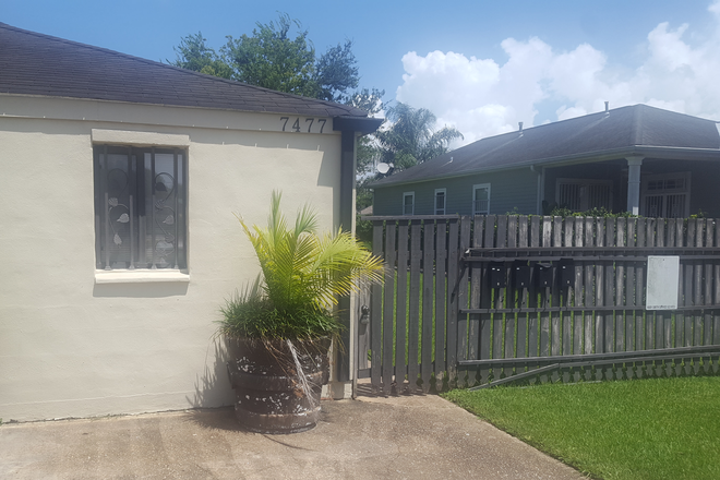 Exterior - MOVE IN READY-WASHER/DRYER INCLUDED!