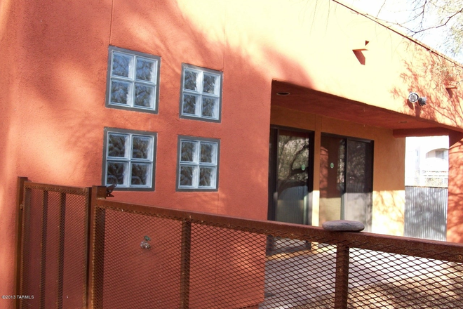 Front - Downtown Townhouse!