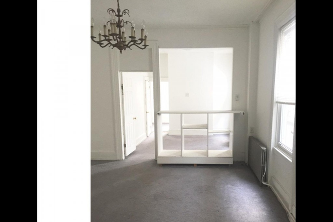 Second Lower Level Bedroom - Art Museum Area Apartments