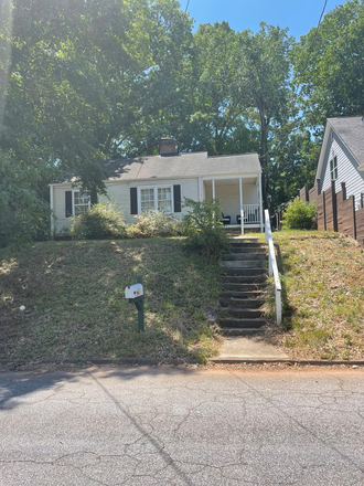 Outside view - Shared housing in vintage home close to Marietta campus
