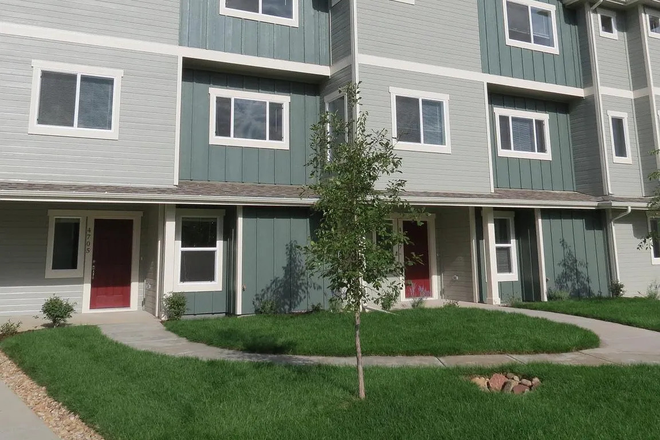 Exterior - TWO ROOMMATES NEEDED - House in quiet neighborhood ~ 2.5 mi from campus