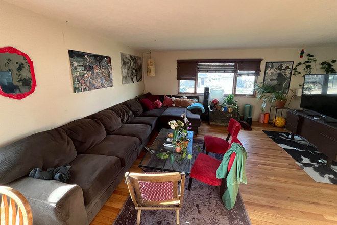 Living room - Beautiful House in South Boulder with two Rooms Available