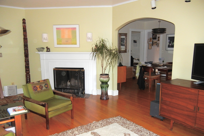 Living-room - Spacious 3 Bedroom Wayland Square Apartment