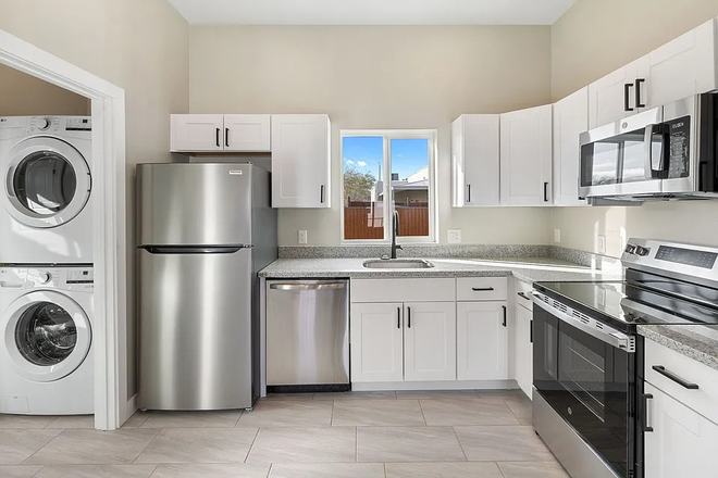 Kitchen - **Brand New** Barrio Hollywood 3 Bdrm / 2 Bath
