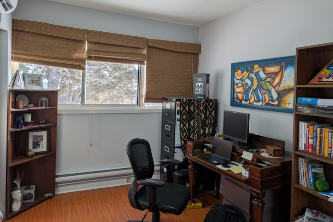 Bedroom B Unfurnished (Can be furnished) - (FOR FEMALE) Private rooms for rent in a shared townhouse at Driftwood Avenue