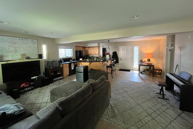 Living room - House near campus