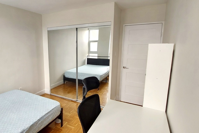 Private lockable bedroom - Furnished Bedroom in 2-Bedroom Apartment – Annex, Steps from UofT