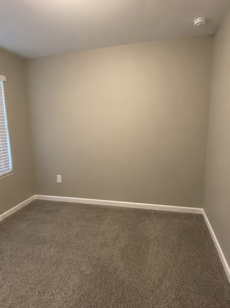 Bedroom Listed - Irving Row Townhomes - Regis Student Occupants!! Looking for fellow students in the Denver area!