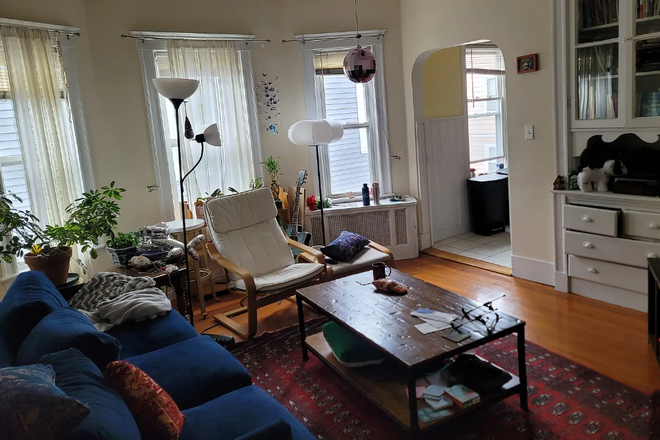 Call NOW for showings! 617-236-8550 - BOSTON AVE - LRG TOP FLR 3BR NEAR TUFTS AVAIL *9/1/2026* W/ FREE LNDRY IN BLDNG, PRCH, DCK, EIK, DW! Apartments