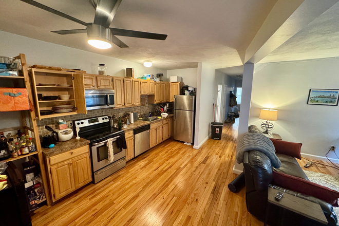 Kitchen - Summer sublicense near Kendall square Apartments