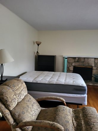 Bedroom $850 - TWO PRIVATE FURNISHED BEDROOMS W/SHARED BATH AVAILABLE WALKING DISTANCE TO UCR House