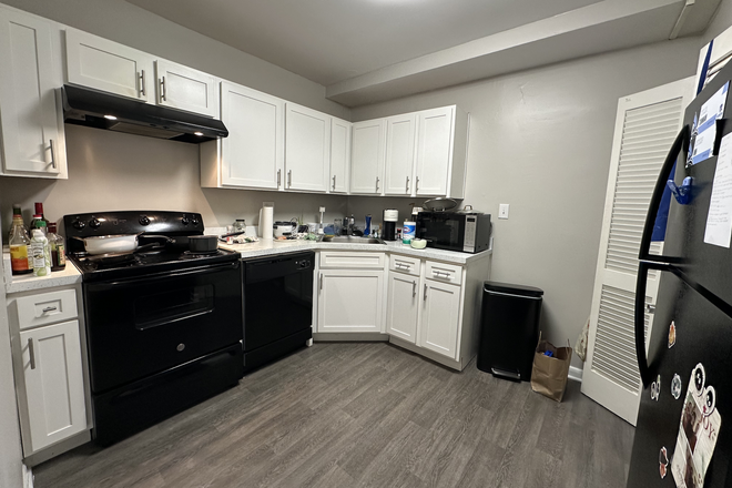 Kitchen - The Social North Charles Apartments
