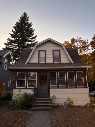 Victorian house directly across from the St. Thomas campus/football field. - Beautiful Victorian home directly across from campus