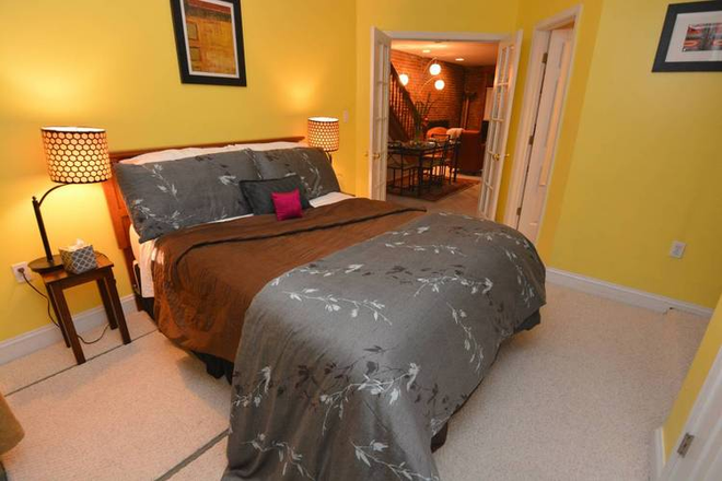 Back bedroom, Queen bed - DUPONT: Furnished Basement Apt, THREE short blocks to metro & GU shuttle