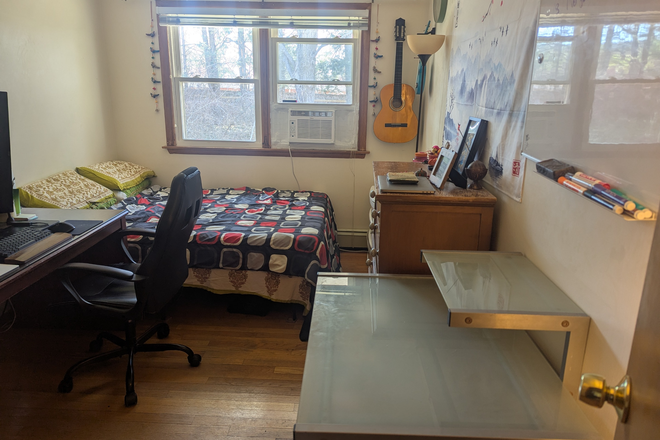 Bedroom Front - Summer Sublet in Amherst Center ($825/month all-inclusive)