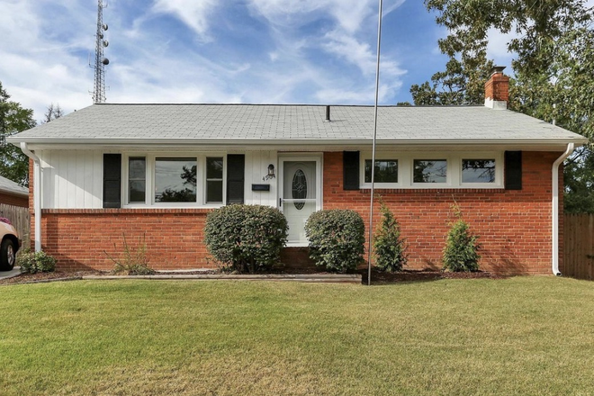 Front of House - Furnished Walkout Basement Apartment (2 Bed, 1 Bath) | on UMD Shuttle Route