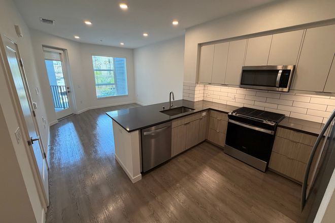 Kitchen and Living Room - Luxary 1B1B Apartment in The Townsend
