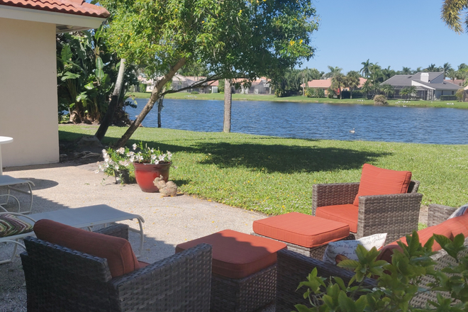 Back patio - Furnished 3BR Boca Raton Home, 2026–27 Academic Year, Ideal for Faculty/Visiting Professionals