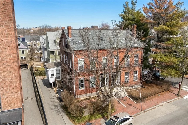 Exterior - Renovated 1 Bed / 1 Bath | In-Unit Laundry | Walk to Harvard Square Apartments