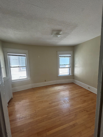 Available bedroom on the second floor - Student Housing Close to St. Thomas | Looking for a third and/or fourth Roommate! Duplex