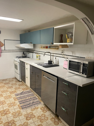 kithchen - Furnished All-Incl. Bach. | 3-Min to Sbway/Str. Car | Laundry | Private Entr. | Ideal for Gradua